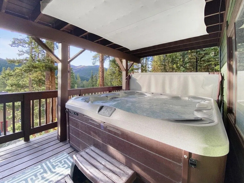 Gasthaus Breck 6 Bedroom Home by RedAwning