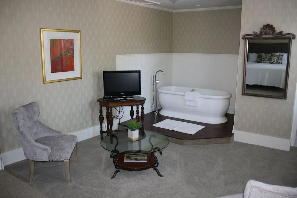 Maplewood Hotel