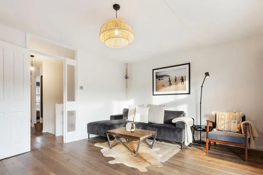 Designer 3 Bed House With Spacious Interior in Haggerston