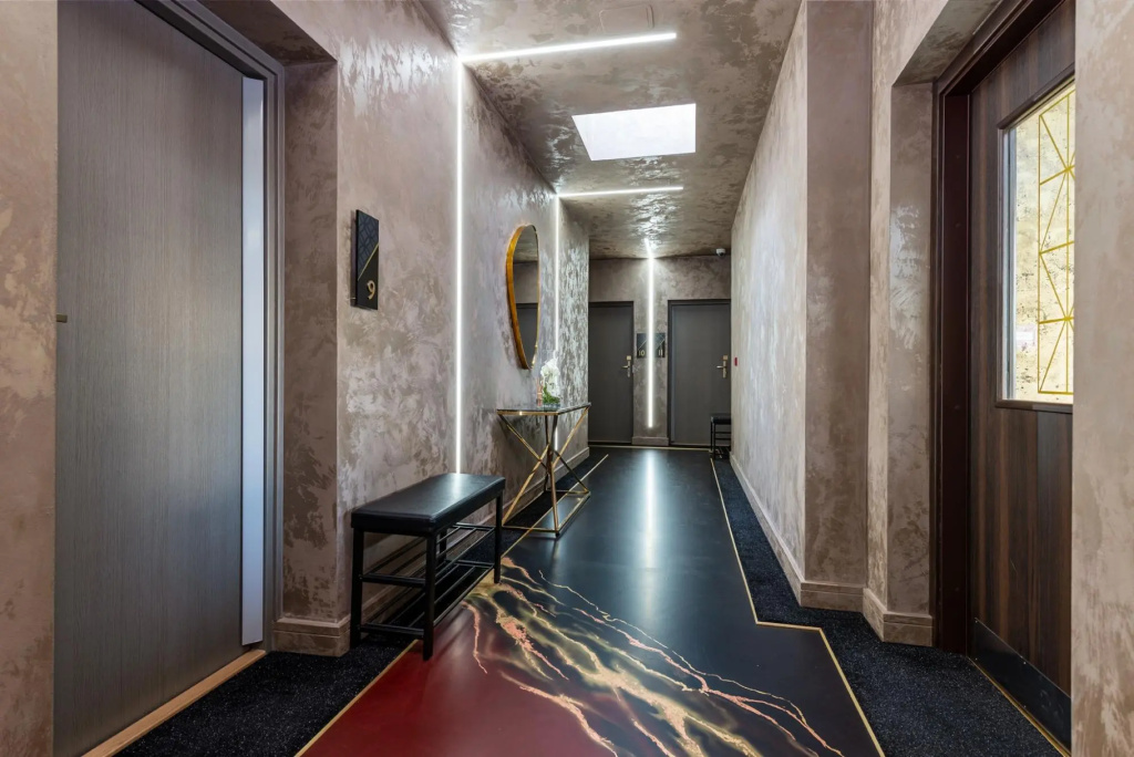 Wonderful Top-floor Apartment