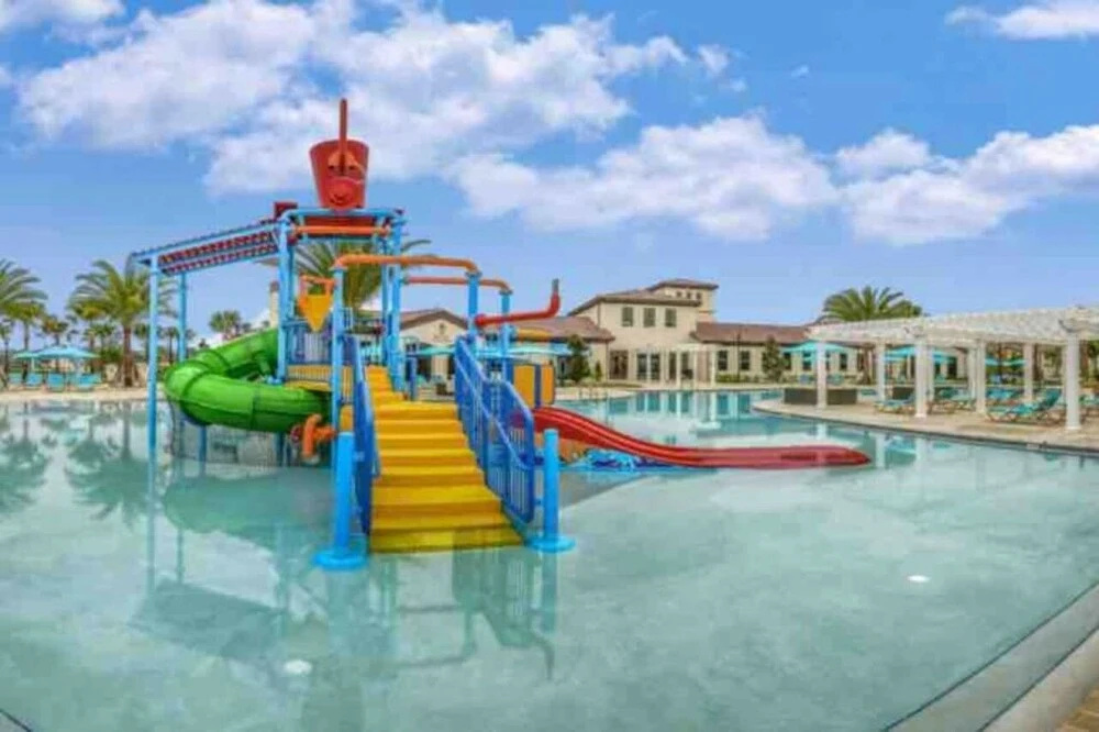 Themed Rooms Free Access To Resort Waterpark! 4 Bedroom Home by RedAwning, Davenport