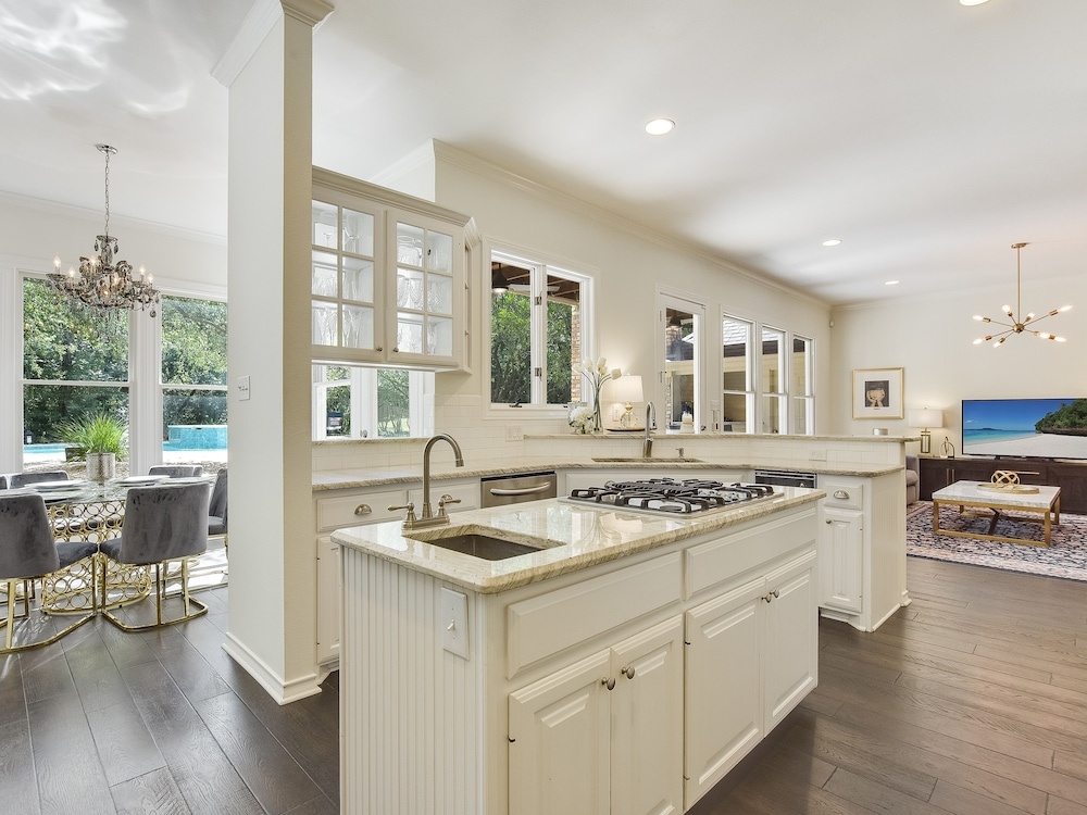 The Austin Country Club Estate - 5 Br Home