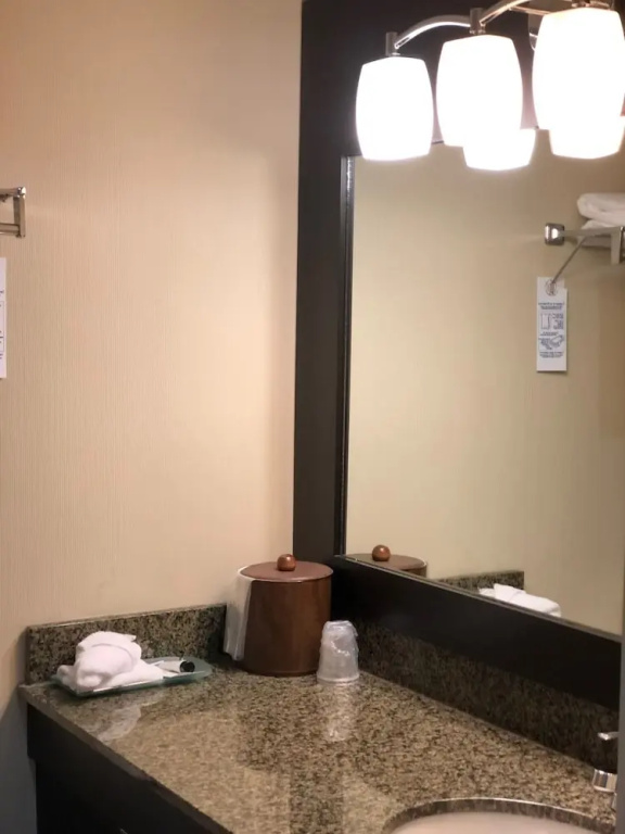 Anchor Inn and Suites