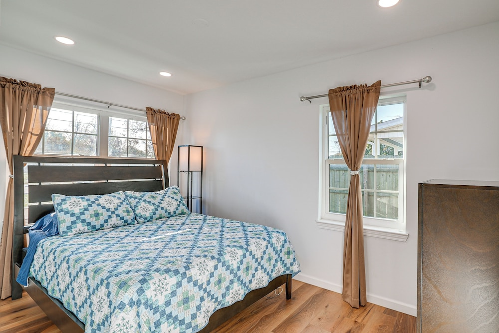 5 Mi to Dtwn Panama City! Family Haven w/ Patio