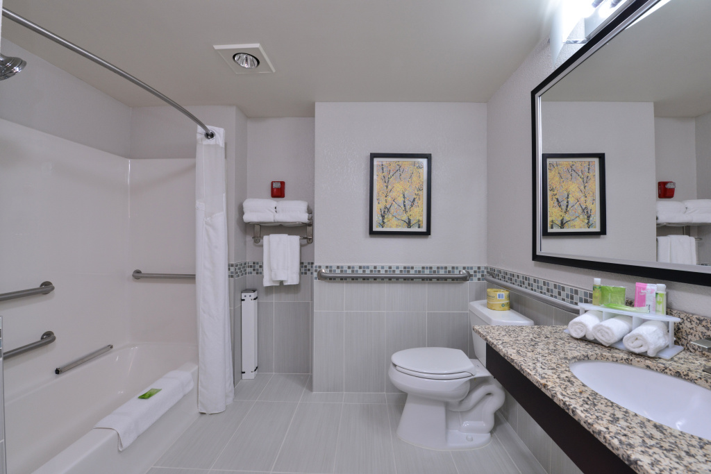 Holiday Inn Express Hotel & Suites Milwaukee-New Berlin by IHG