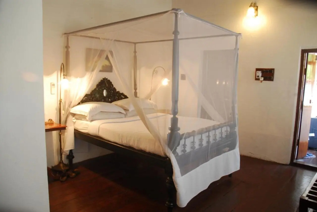 Old Courtyard Hotel