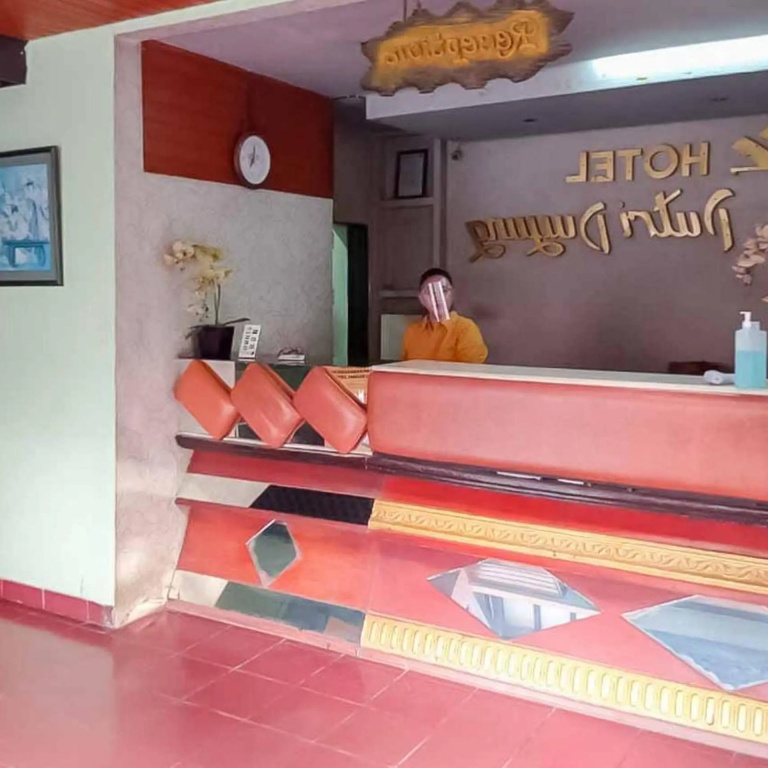 RedDoorz Plus near Tugu Mercusuar Anyer