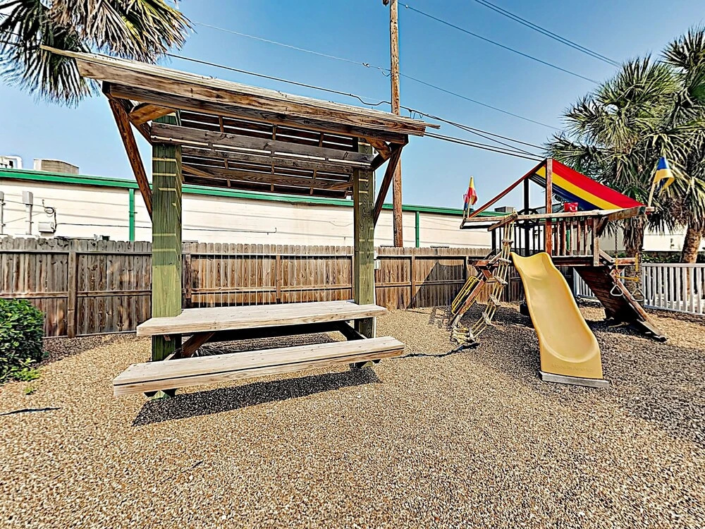 Island Getaway W/ Pools - Near Beach & Waterpark 3 Bedroom Townhouse