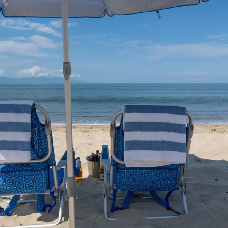 Ocean Front Condo With Pool Sleeps 6 Adults