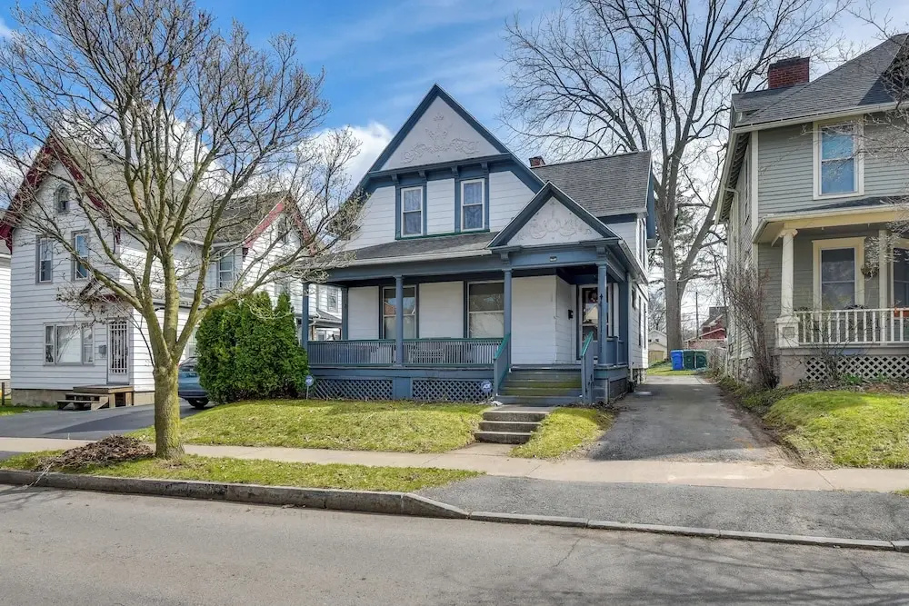< 2 Mi to Hospitals & University: South Wedge Apt!