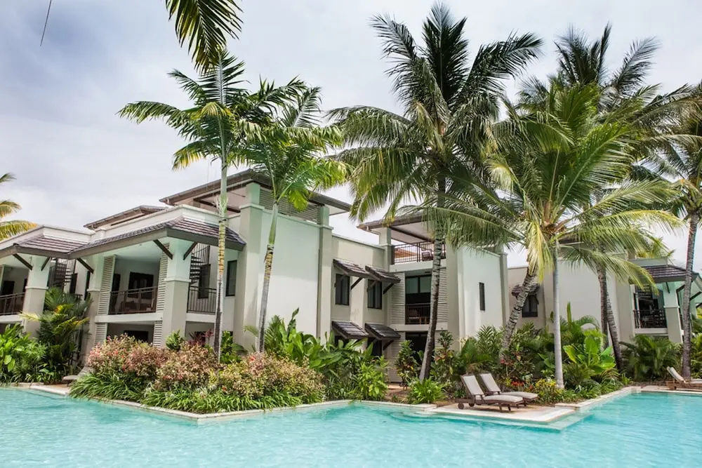131 Luxury Swimout