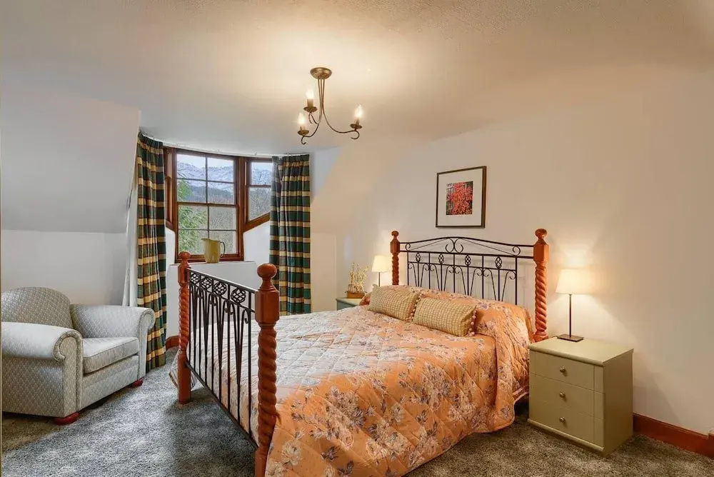 Spacious Characterful House W/views & Large Garden
