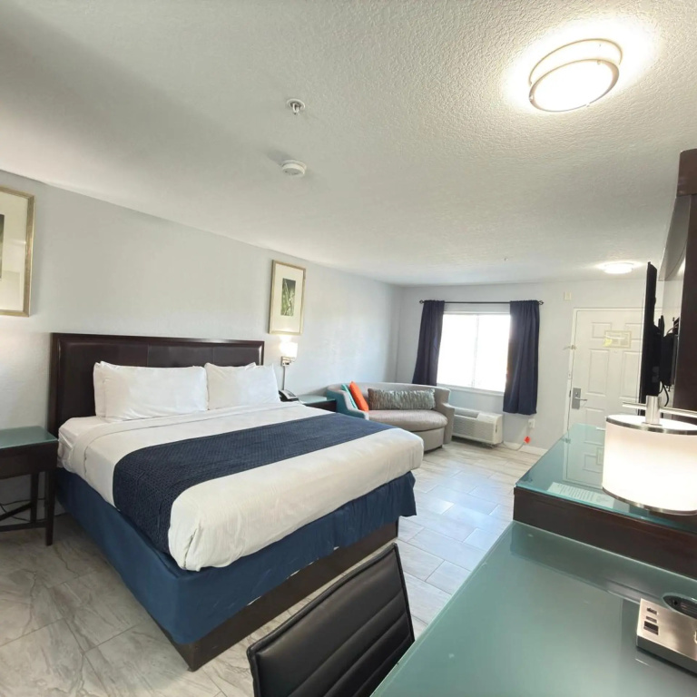 Lantern Inn & Suites - Sarasota