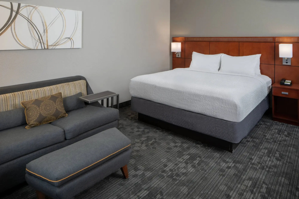 Courtyard by Marriott Nashville Airport