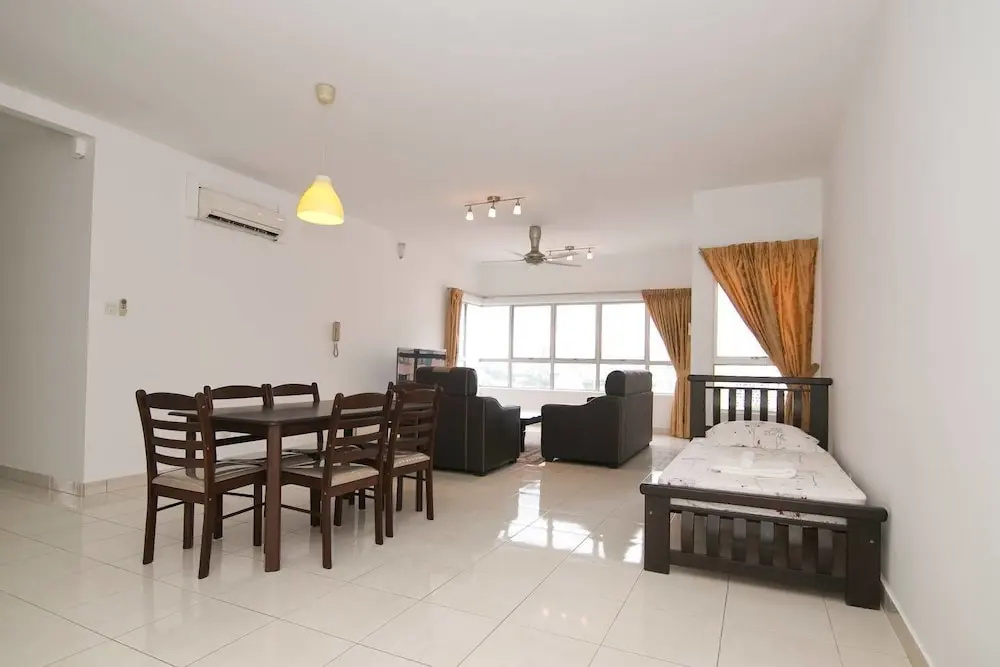 Comfy 3BR Home With Klcc View