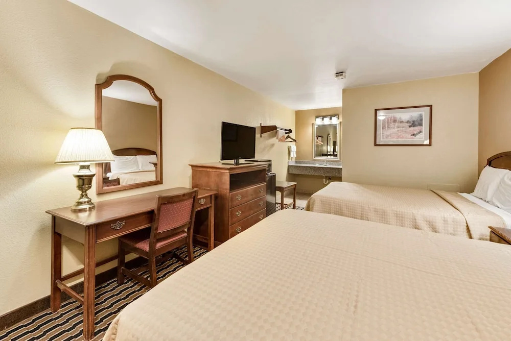 Rodeway Inn Columbus West