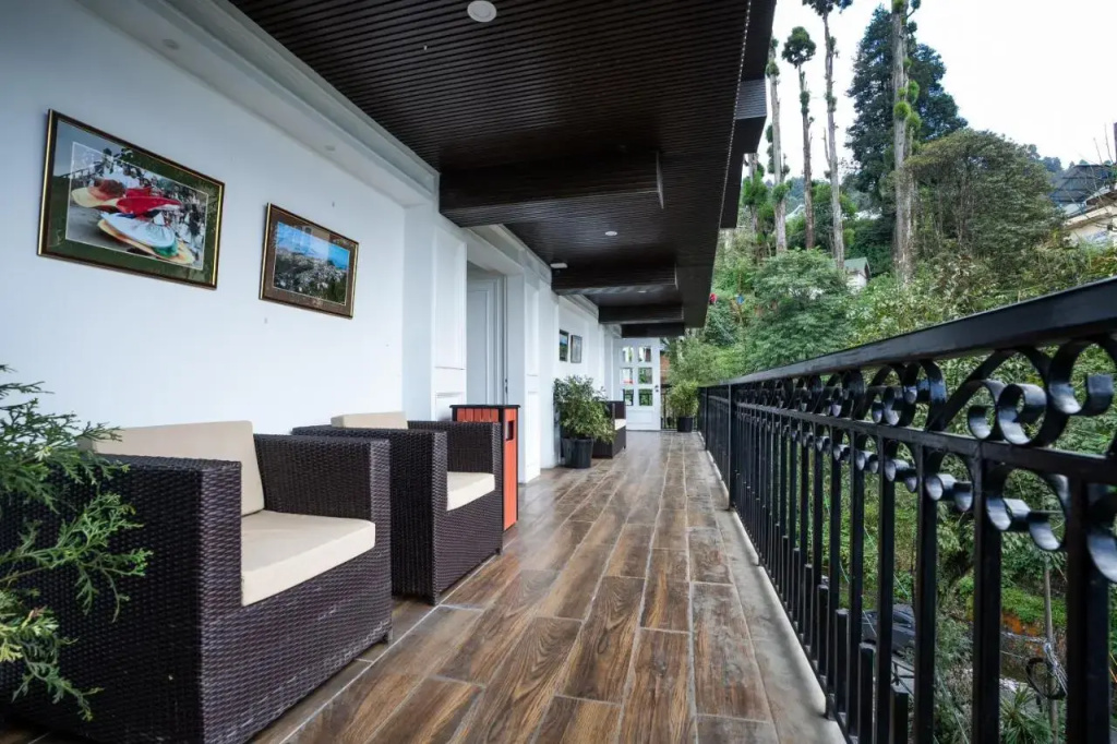 The West Gate Posada By Summit