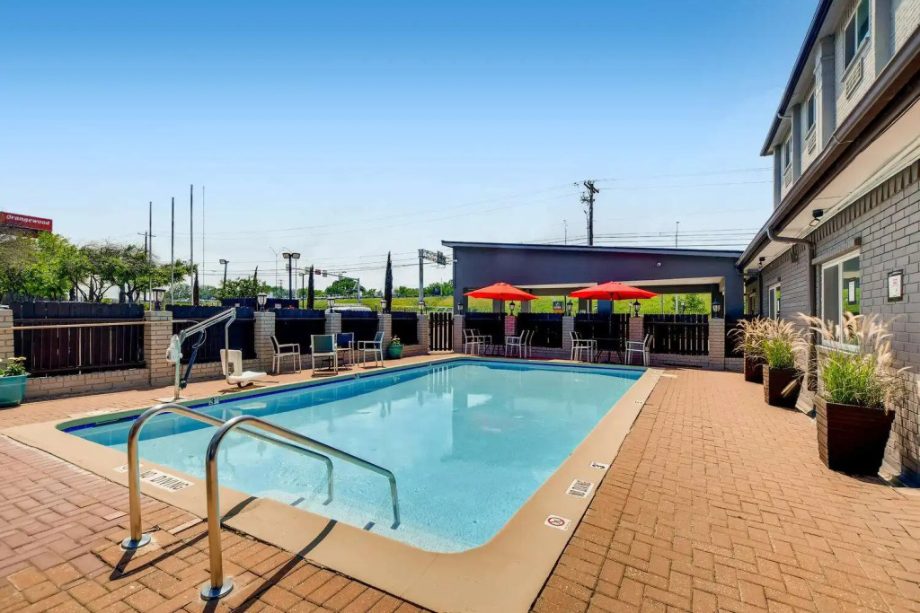 Orangewood Inn and Suites Midtown