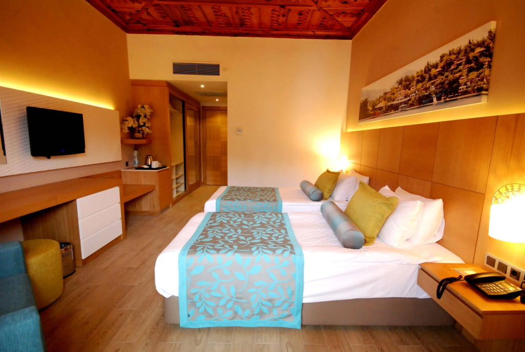 Отель Club & Hotel Letoonia