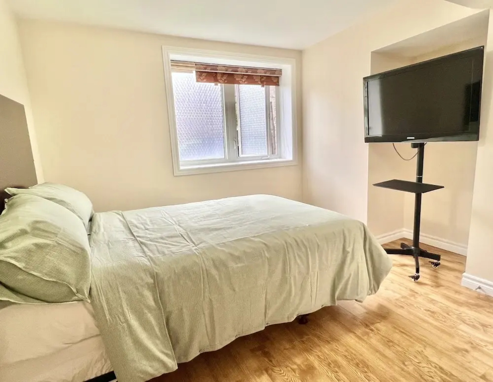 Cozy Rooms in Bright Walkout Suite - Newly Renovated in 2026