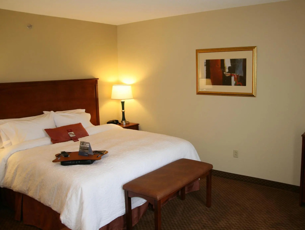 Hampton Inn & Suites Warren
