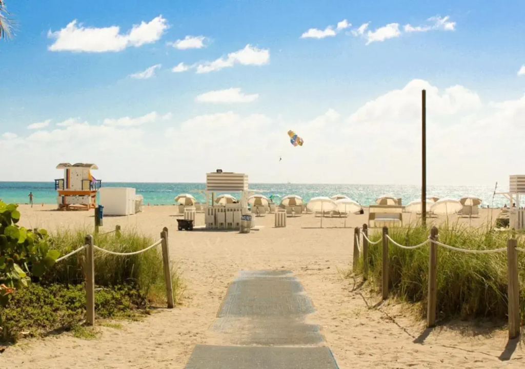 Hotel Breakwater South Beach
