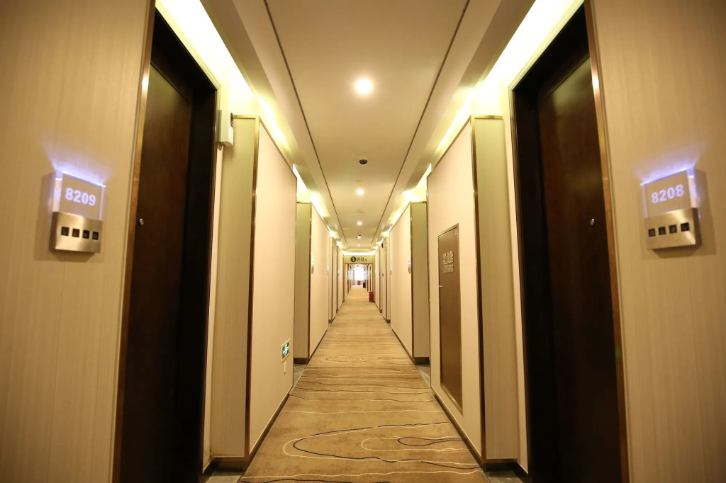 Shanghai Crown Crystal Hotel
