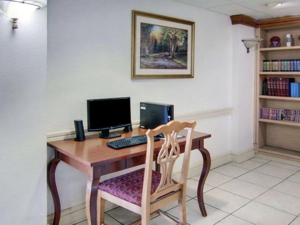 Econo Lodge Conference Center