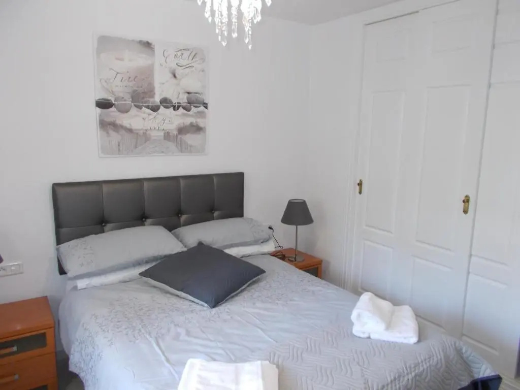 TIMON II, Luxury 3 bedroom Beachside Apartment