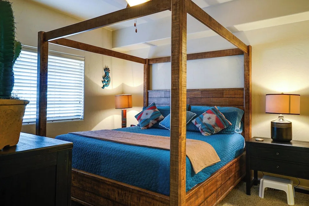 Inviting Las Cruces Condo < 1 Mi to Mesilla Plaza!