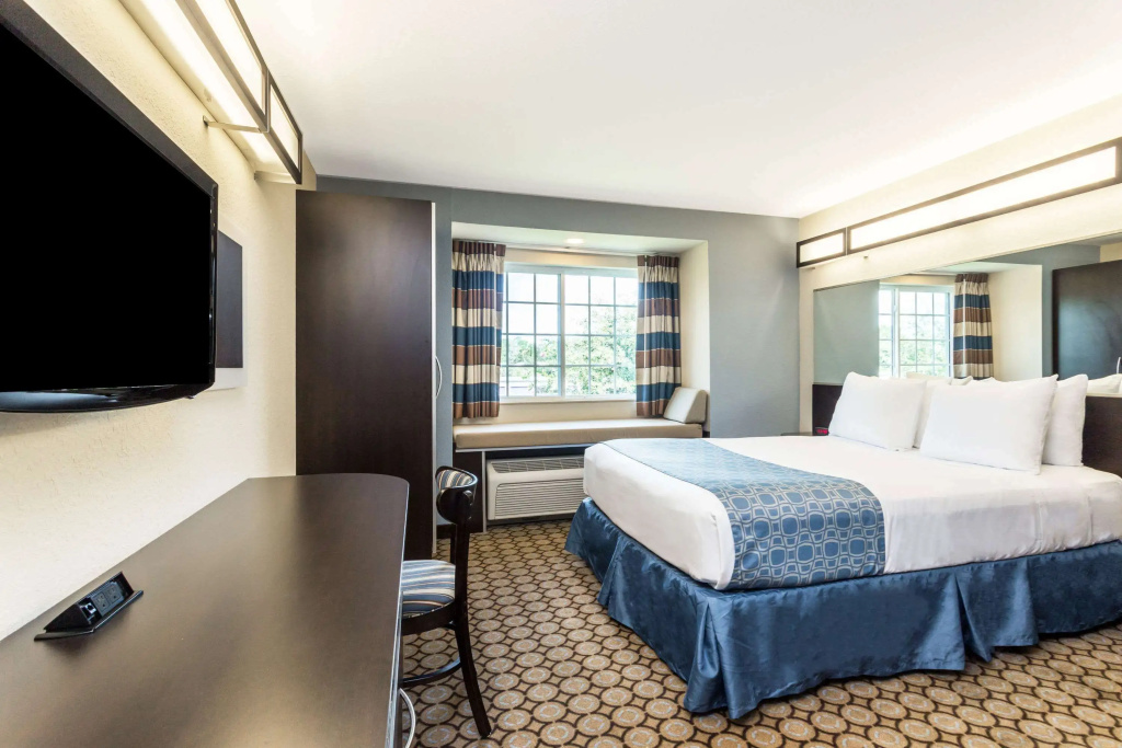 Microtel Inn & Suites by Wyndham Spring Hill/Weeki Wachee