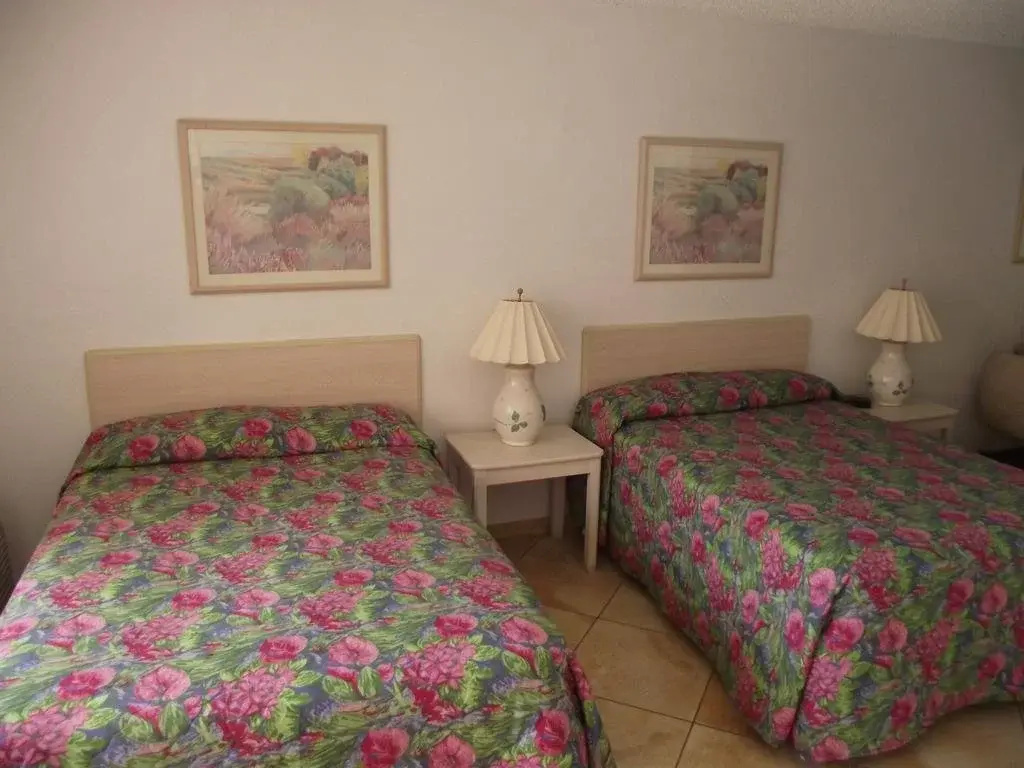 Sundeck Motel and Apartments