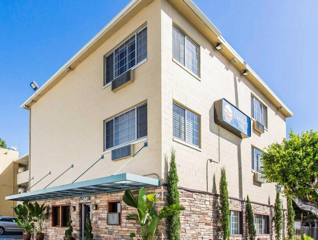 Comfort Inn Near the Sunset Strip