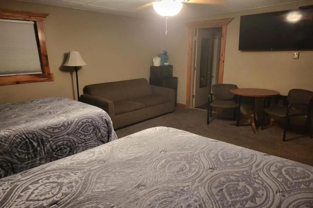KJ's Inn and Suites By OYO Gettysburg US Hwy 212