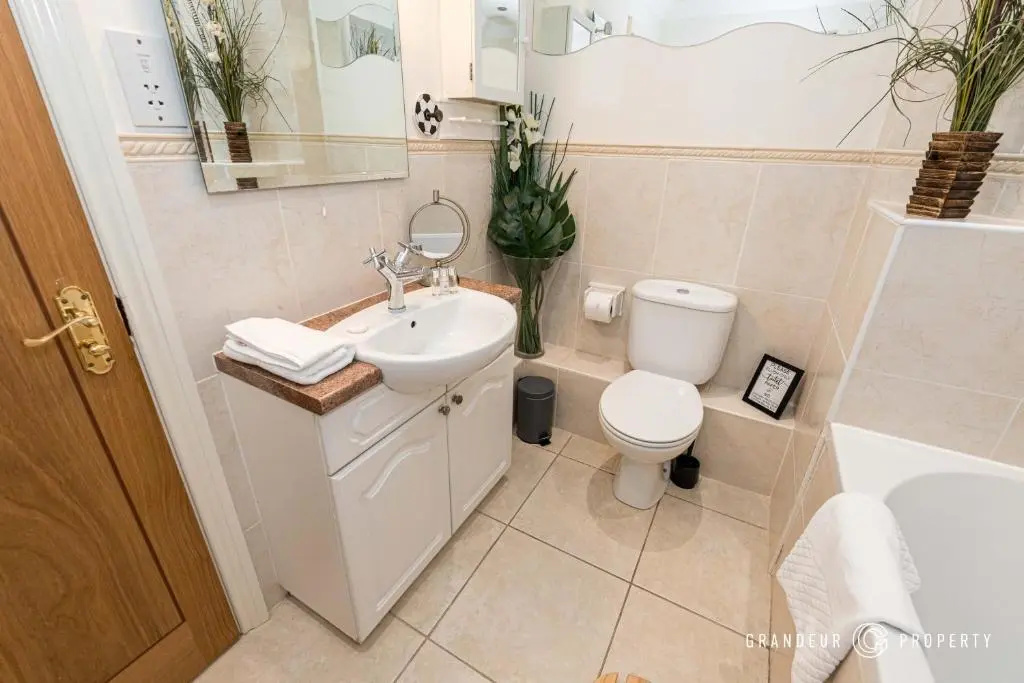 Stunning Sea View 2 Bed Triplex Apt Terrace Free Parking