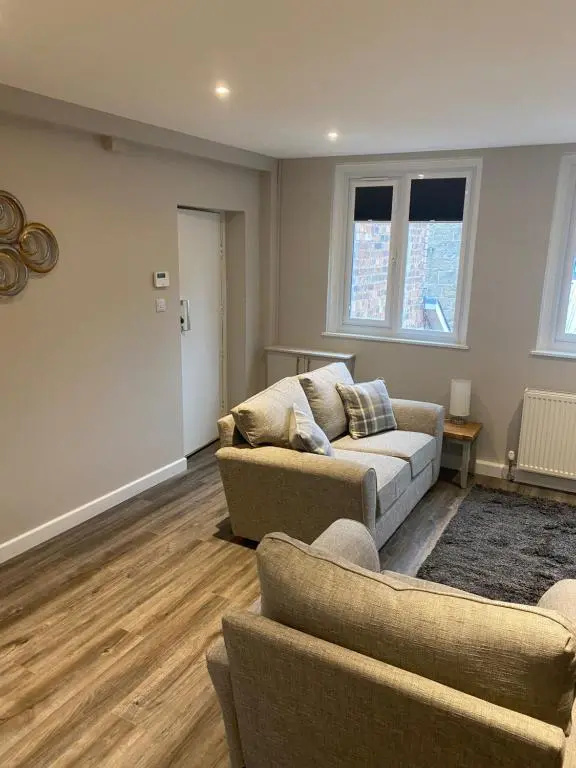 THE ESK - Modern 1 bedroom apartment in centre of Melrose.
