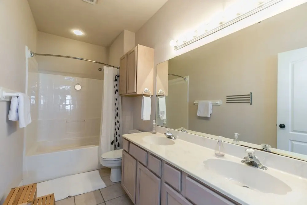 15102 Leeward Dr Townhouse Unit 502 - 3 Br townhouse by RedAwning