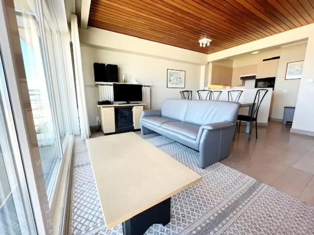 Apartment in Wenduine With Stunning Seaviews