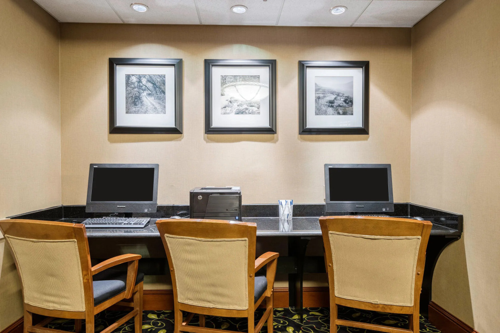 Comfort Inn & Suites Newark - Wilmington