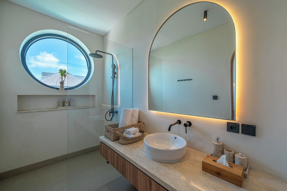 Altara Villa Umalas - Stylish 4BR Villa with Patio & Balcony in Umalas