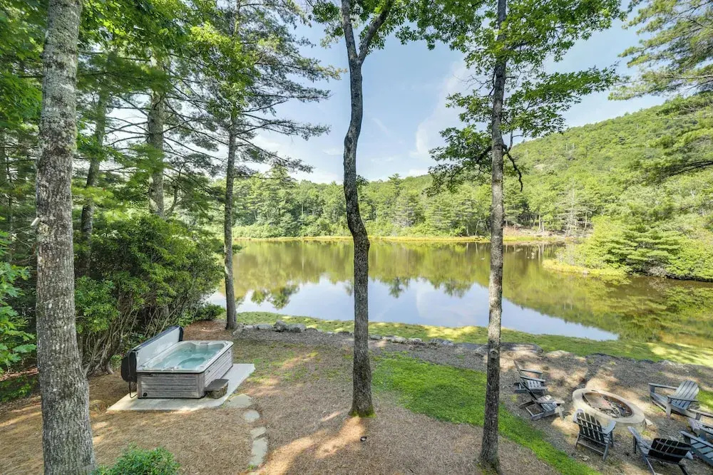 Grill + Water Views: Chinquapin Resort Home