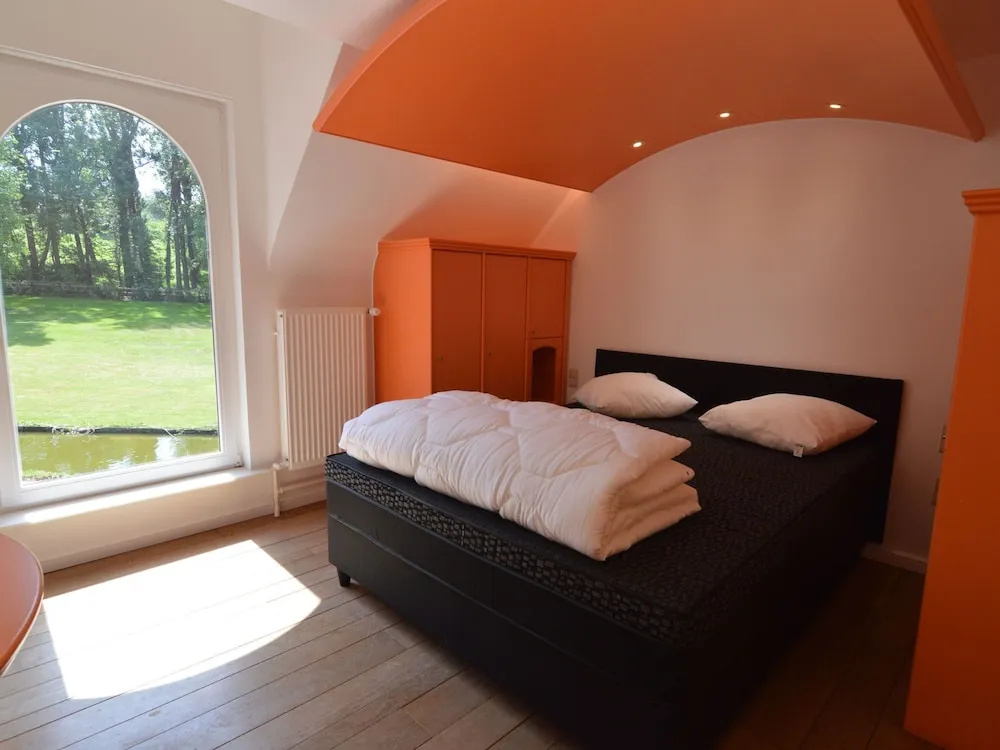 Luxurious Mansion in Brakel with Pond