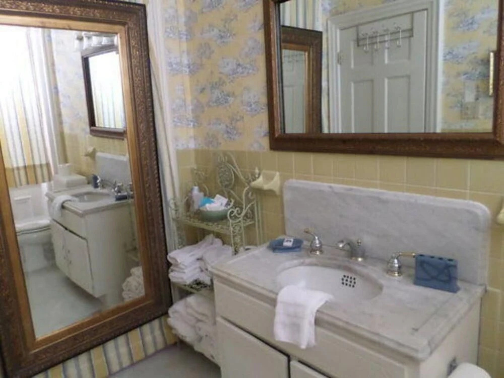 Hillard House Inn