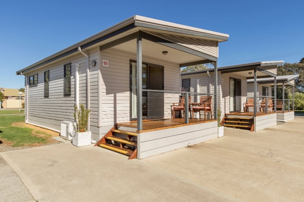 Serpentine Falls Park Home & Tourist Village