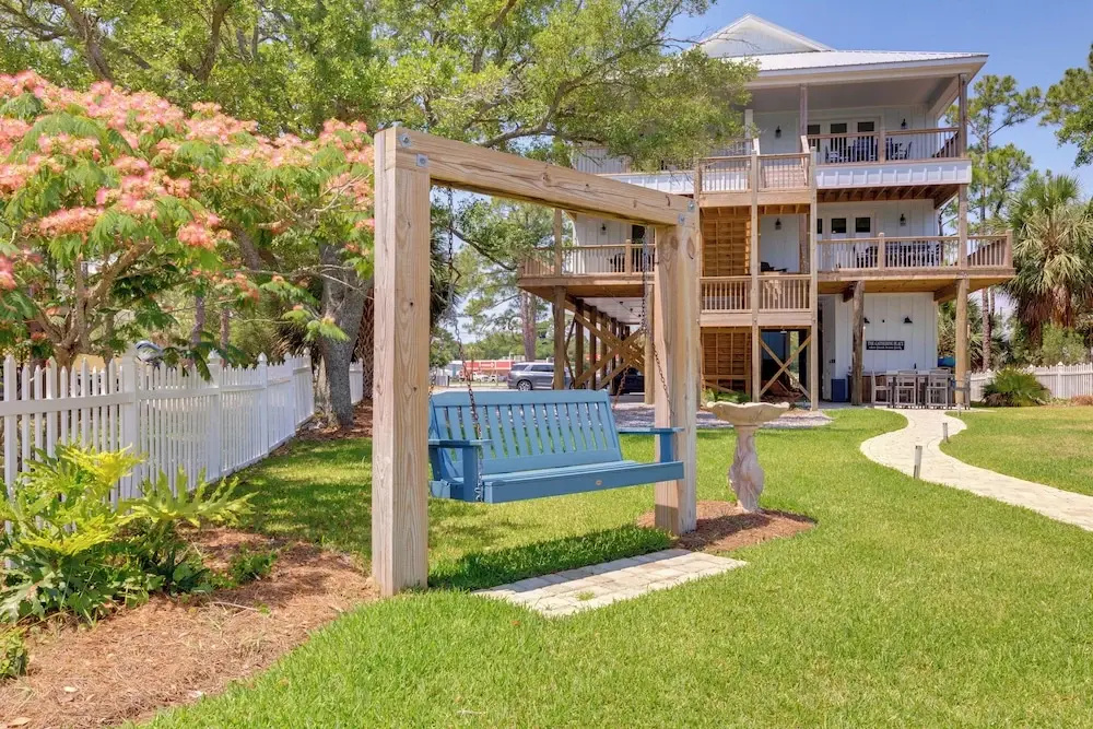 Luxe Family Condo w/ Gulf View in Dauphin Island!