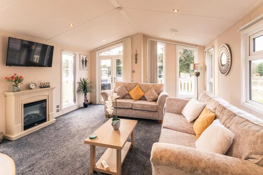 Foxglove Lodge with Hot Tub