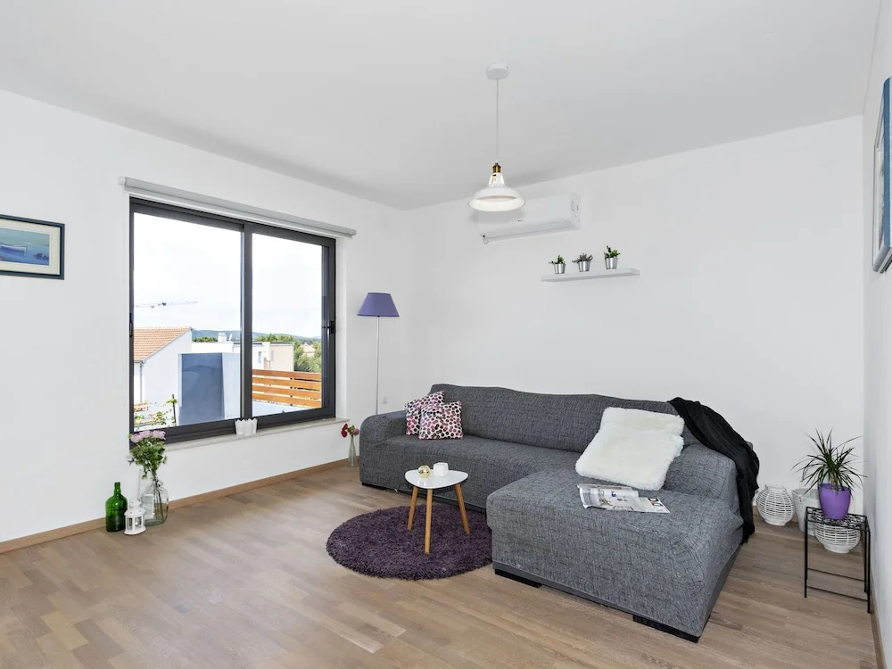Modern Apartment in Newly Built House with Pool And Seview, 150m From the Beach