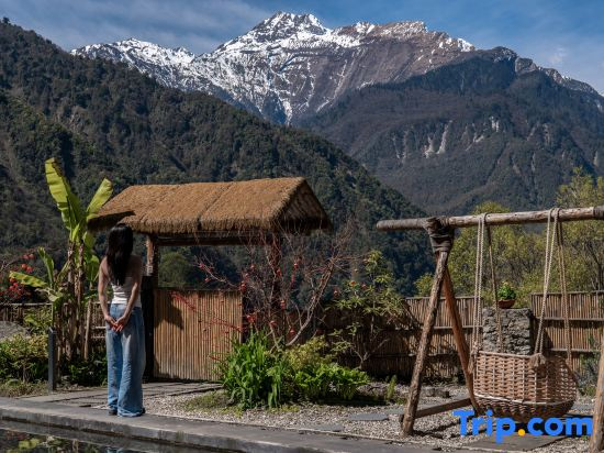 Lanshan · Baiyunli · Xueshan Xinglai Hot Springs Vacation Apartment (Hailuogou Glacier Forest Park)