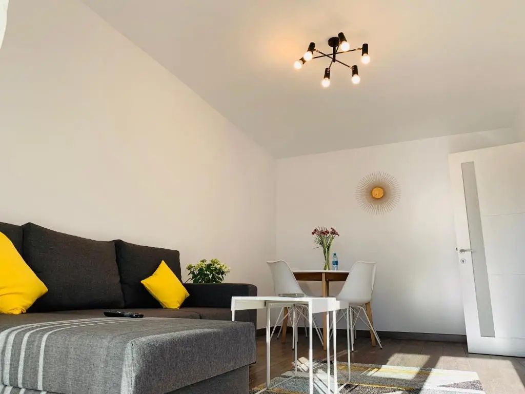 Luxury Newton Towers Apartments by Glam with Parking