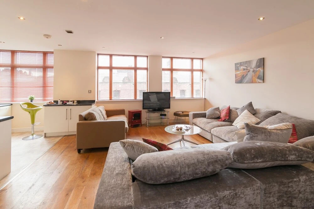 Luxury 3BR Penthouse Suite with Rooftop Terrace